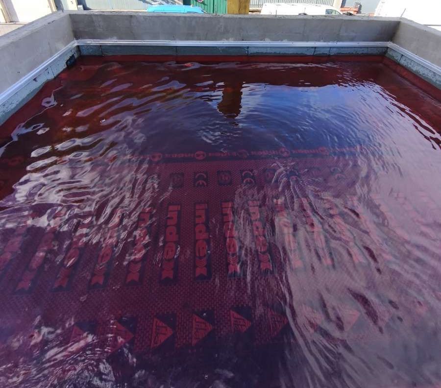 Mise en eau d'une toiture-terrasse pour tester l'étanchéité, Sept Étanchéité Services, Toulouse