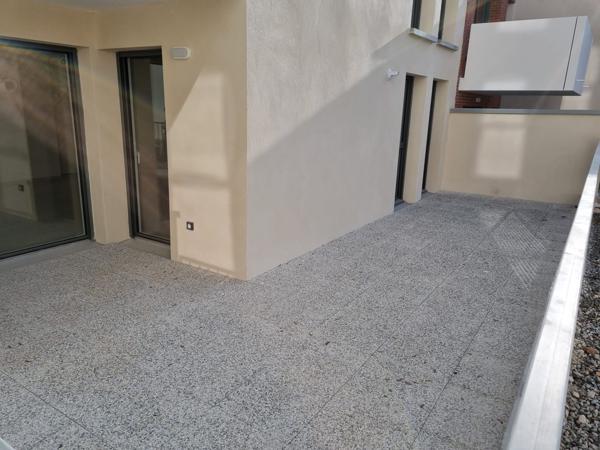 Terrasse d'angle en dalles sur plots – Sept Étanchéité Services, Toulouse
