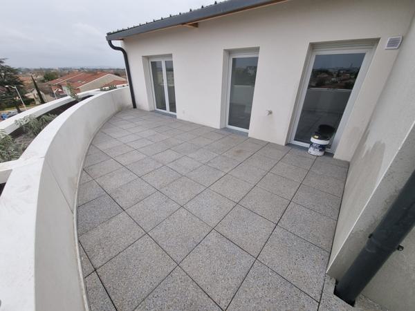 Terrasse sur plots, dalles gravillonnées – Sept Étanchéité Services, Toulouse